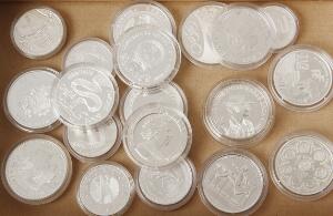 Sølvmønter fra bl.a. Cuba, Danmark, Finland, Frankrig, Isle of Man, Italien, Portugal, Spanien, Vietnam m.fl., i alt 19 stk.