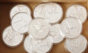 Grækenland, samling af 10 EURO mønter i sølv udgivet i forbindelse med de Olympiske Sommerlege i Athen 2004, i alt 12 stk.