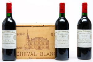 3 bts. Château Cheval Blanc, 1. Grand Cru Classé A 1990 A hfin. Owc.