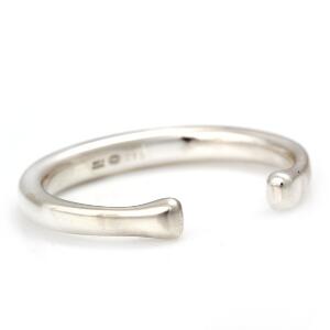 Georg Jensen Armring af sterlingsølv. Dess. nr. 215. Diam. ca. 6 cm. Vægt ca. 81 gr. Georg Jensen efter 1945.