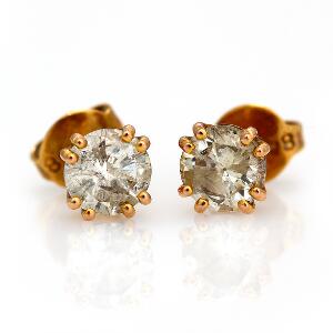 Diamantørestikker af 18 kt. guld hver prydet med brillantslebet diamant på i alt ca. 1.80 ct. Ca. 1990. 2