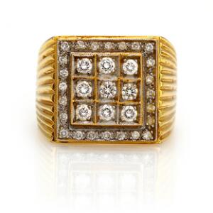 Diamantherrering af 18 kt. guld- og hvidguld prydet med talrige brillantslebne diamanter på i alt ca. 0.85 ct. ifølge certifikat. Str. 61.