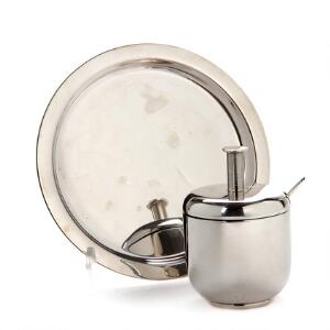 Svend Weihrauch Sennepskrukke med tilhørende ske samt ydermere en sættebakke af sterlingsølv. 2