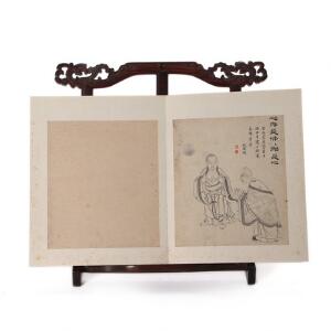 Kinesisk bog med 18 Luo-Hans malet af  Wu Qiuping, i bogomslag af træ, og bogstøtte af træ. Bog Republik.