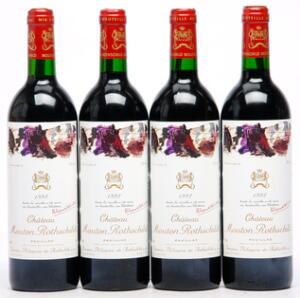 4 bts. Château Mouton Rothschild, Pauillac. 1. Cru Classé 1992 A hfin.