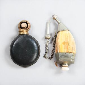 Islandsk snushorn samt lille læderbeklædt flaske. 2