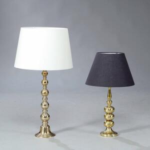 Ubekendt design To messing bordlamper fra 1970´erne. Grå og lys beige stof skærme. H. eksl. skærme, inkl. fatning. 47 og 64 cm. 2
