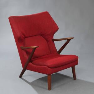 Kurt Olsen Lænestol med stel af teak. Sæde samt ryg betrukket med rød nistret uld. Udført hos Slagelse møbelværk.