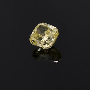 Uindfattet firkantet gul brillantslebet diamant på ca. 0.30 ct.