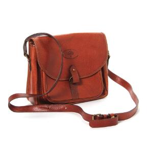 Mulberry Skuldertaske af brunt læder med forlomme og indvendig lynlåslomme samt ternet foer. L. ca. 25 cm. H. ca. 20 cm.