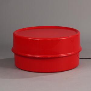 Verner Panton Ilumesa. Lysbord af rød plast. Model 23600. Tidlig original udgave udført hos Louis Poulsen. H. 37. Diam. 72.