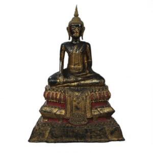 Siam Buddha af forgyldt og bemalet bronze, siddende i mediterende stilling på høj lotustrone. 19.20. årh. H. 65 cm.