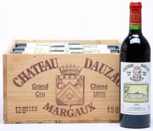 12 bts. Château Dauzac, Labarde - Margaux. 5. Cru Classé 1982 A hfin. Owc.