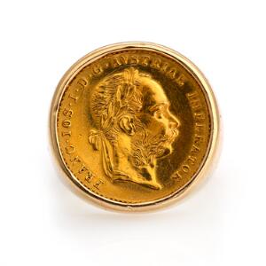 Ring af 14 kt. guld prydet med Østrigsk kejser Franz Joseph guldmønt af 21,6 kt. Str. 57. Vægt 13,5 gr.
