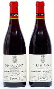 2 bts. Musigny Grand Cru, Domaine Comte Georges de Vogüé 2005 A hfin.