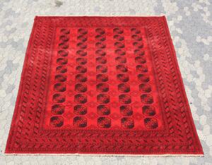Afghan tæppe, guls på rød bund. God kvalitet. Ca. 2000. 354 x 271.
