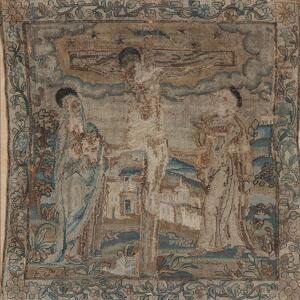 Silkebroderi forstillende Jesu Korsfæstelse, petit point i farver. Frankrig, ca. 1700.  42 x 42 cm. I ramme