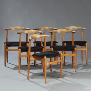 Hans J. Wegner Sæt på seks spisestuestole med stel af bøg. Sæde betrukket med sort uld. Model FH 1934. Udført hos Fritz Hansen. 6