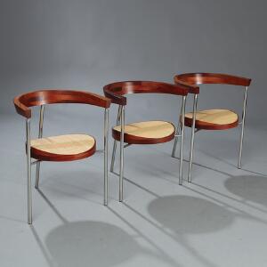 Orla Albæk Sæt på tre stole med stel af forkromet stål, sædekant og kopstykke af stavlimet mahogni. Sæde med flet. 3
