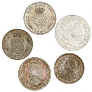 2 krone 1906, H 3, 0, Christian X, 2 krone 1915, H 8, 1-01, Frederik IX, 5 kroner sølvbryllup  1960, H 1 M, 5 kroner 1964, Anne-Marie,