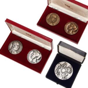 Frederik IX og Margrethe II erindringsmedailler, 2 sæt i henholdsvis sølv og bronze samt FN medaille i sølv