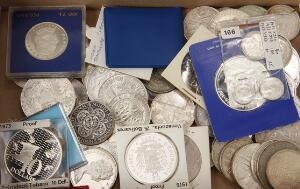 Samling af sølvmønter fra diverse lande, i alt 64 stk., Ag, 1 kg i varierende finhed