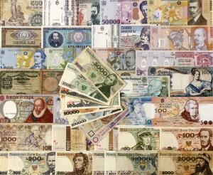 Lille lot sedler i varierende kvalitet fra Hele Verden, bl.a. Rumænien, Portugal, Polen, i alt ca. 55 stk.