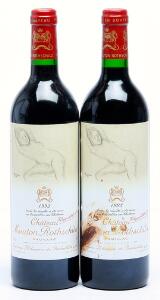 2 bts. Château Mouton Rothschild, Pauillac. 1. Cru Classé 1993 A hfin.
