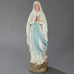 Figur af bemalet gips i form af Jomfru Maria. Frankrig. 20. årh. H. 102.
