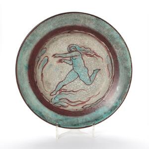 Jens Thirslund Cirkulært fad af lertøj dekoreret med motiv i form af springende kvinde. Diam. 22,5.