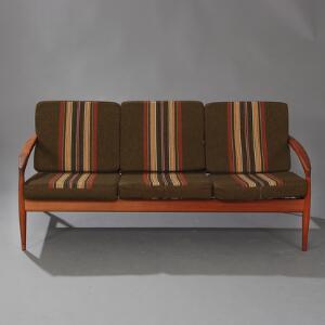 Kai Kristiansen Tre-pers. sofa med stel af teak. Løse hynder i sæde og ryg betrukket med brunt, stribet uld. L. 166.