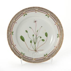 Flora Danica middagstallerken af porcelæn. 3549. Royal Copenhagen. Diam. 25,5 cm.