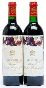 2 bts. Château Mouton Rothschild, Pauillac. 1. Cru Classé 1992 A hfin.