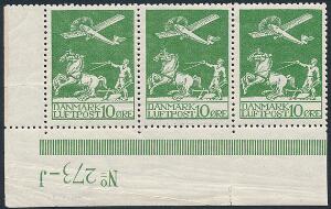 1925. Gl. luftpost, 10 øre, grøn. Postfrisk 3-stribe med nedre hjørnemarginal 273-J. AFA 1500