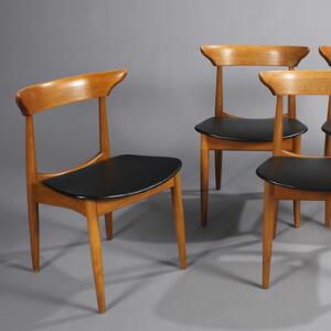 Kurt Østervig tilskrevet Fire stole af teak med organisk formet kopstykke, sæder betrukket med sort skai. Ubekendt producent. 4