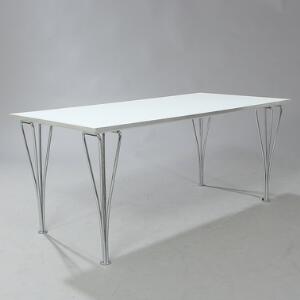 Piet Hein Rektangulært sofabord med hvid lamineret top. Klemben af forkromet stål. Udført og mærket hos Fritz Hansen, 1989.
