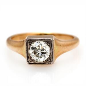 Diamantring af 14 kt. guld- og hvidguld prydet med brillantslebet diamant med ældre slibning. Str. 54,5.