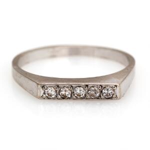 Diamantring af 14 kt. hvidguld prydet med brillantslebne diamanter. Str. 57.