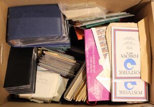 Danmark med områder. Parti i flyttekasse med mange FDC, ældre samling i Stender-album, mange helark samt årsmapper og marginal 4-blokke