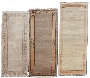 Tre Nepal løbere. 337 x 83. 305 x 77. 290 x 81. 21. årh.3