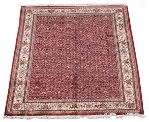 Indisk tæppe, gentagelsesmønster med herati design på rød bund. flot kvalitet. Ca. 2000. 384 x 268.