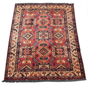 Afghan tæppe i kaukasisk design. Ca. 2000. 295 x 205.