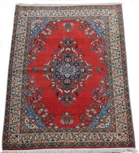 Qum tæppe, Persien. Medaljon på rød bund. Ca. 1960. 204 x 140.