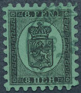 1866. 8 penni, sort på grønt papir. Gennemstik I. Smukt mærke med flot takning og bystempel.