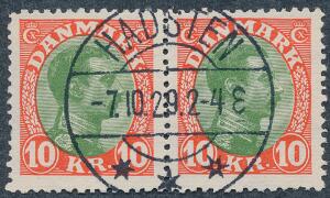 1927. Chr. X, 10 kr. rødgrøn. LUXUS-stemplet partykke. Venstre mærke med en enkelt nibbet tak.