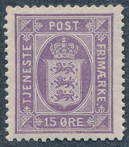 1914. 15 øre, lilla. Variant BREDT E I ØRE Postfrisk mærke med flot centrering. AFA 600