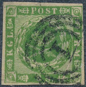 1858. 8 sk. grøn. Med PAPIRFOLD HARMONIKA i nedre højre side af mærket. Sjældent. Udtalelse Nielsen.