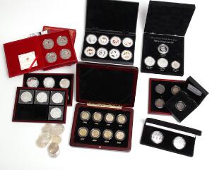 Samling af diverse mønt og medaille sæt fra Danmark, England og Sverige m.m.