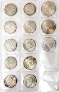 Samling mønter, bl.a. erindringsmønter, 1903 2, 1923 2, 1930-1937, 1953-1972, i alt 13 stk., album med bl.a. svenske mønter samt diverse løse mønter