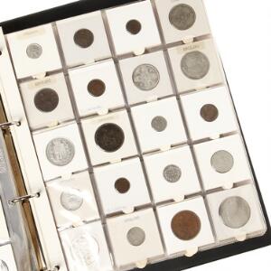England, album med samling af både ældre og nyere mønter, bl.a. en del 12 crowns, crowns, floriner og shillings i sølv, i alt 247 stk. i varierende kvalitet